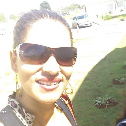 Sou muito extrovertida e curiosa,gosto muito de novidades e de ser surpreendida e cultivo muito a minha família e as minhas amizades!