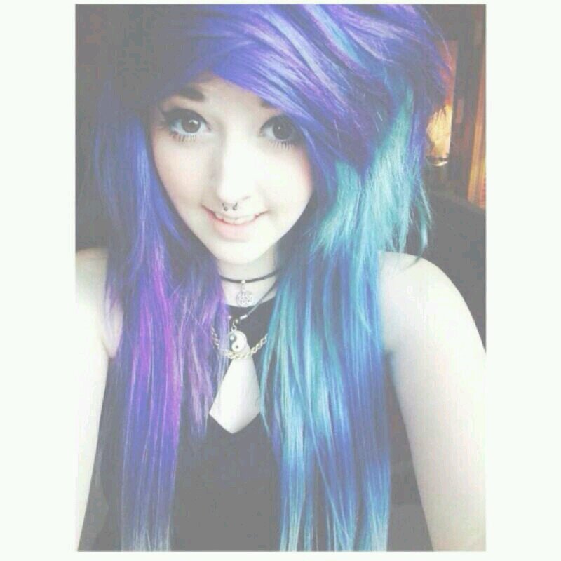 ¤ Heya, I'm a 19 y/o lesbian girl. I've got problems, yes, I'm stressed, depressed, bullied, suicidal, anorexic, I hate + harm myself and I'm from Dutch Hell. ¤