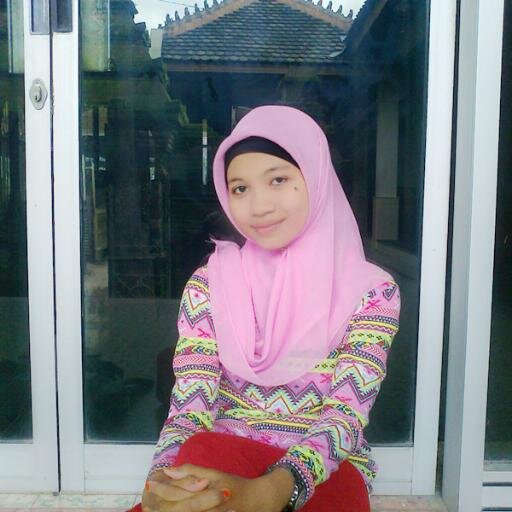 fitrialguntury's profile picture. 