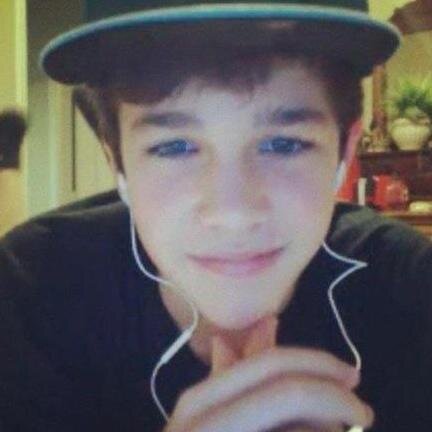 Just a normal fangirl ♥ Justin and Ariana follow ♥ Austin tweeted and followed ♥