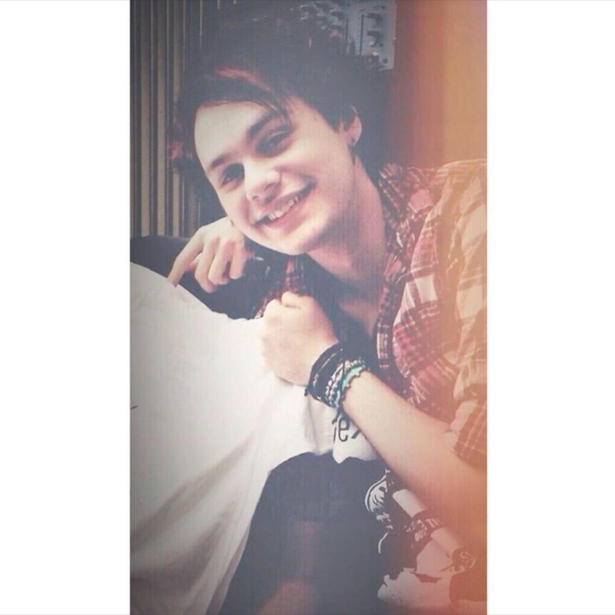 i gave you a free follow so follow @jlsmydrug for me please?