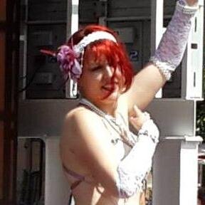 Just another average person that loves belly dancing & MMA...