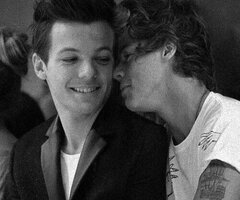 I love One Direction, Green Day, 5SOS, Muse, and Nirvana. I love them. Francy    Italy        @ElenaVagli Hemmings puzza.