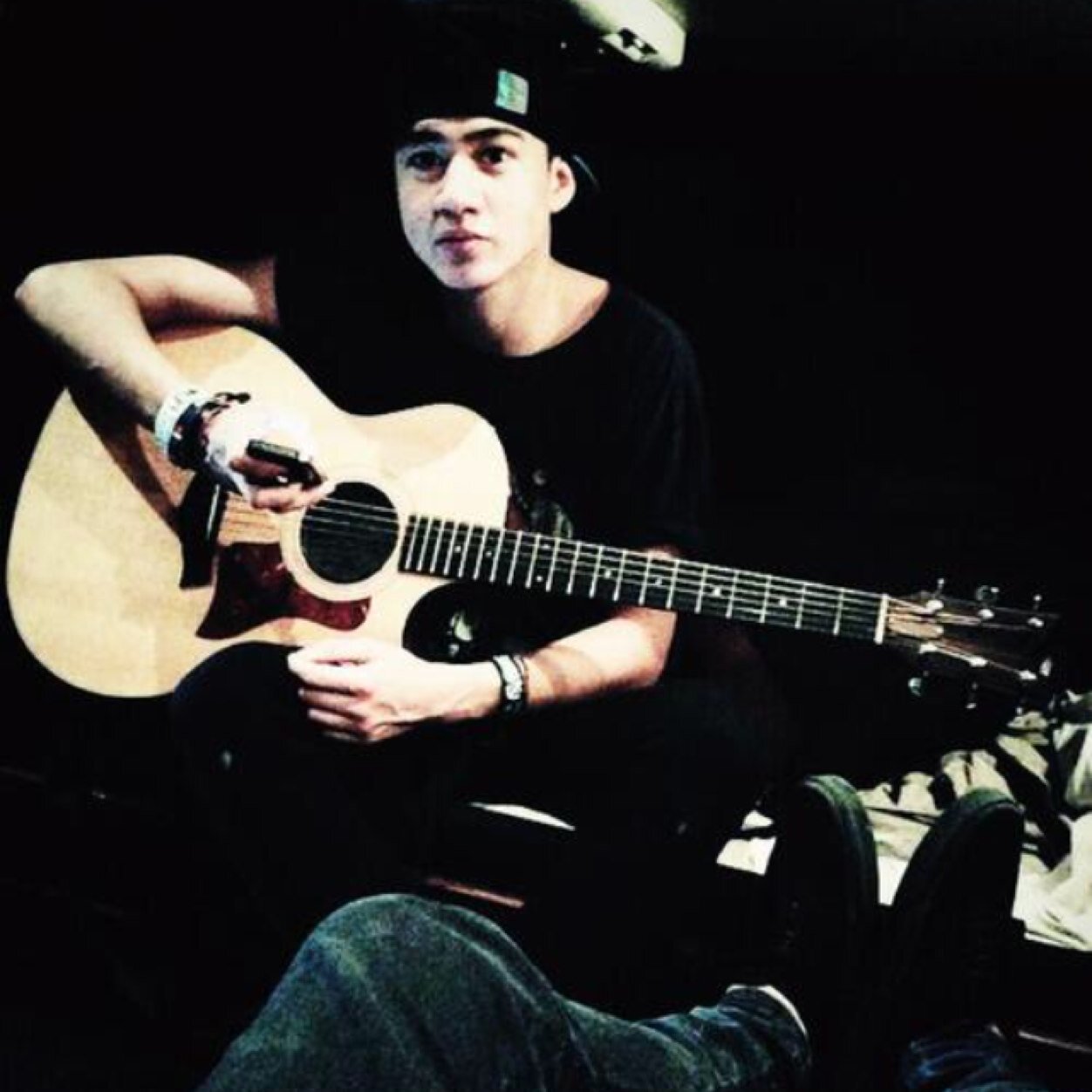 i gave you a free follow so follow @jlsmydrug for me?