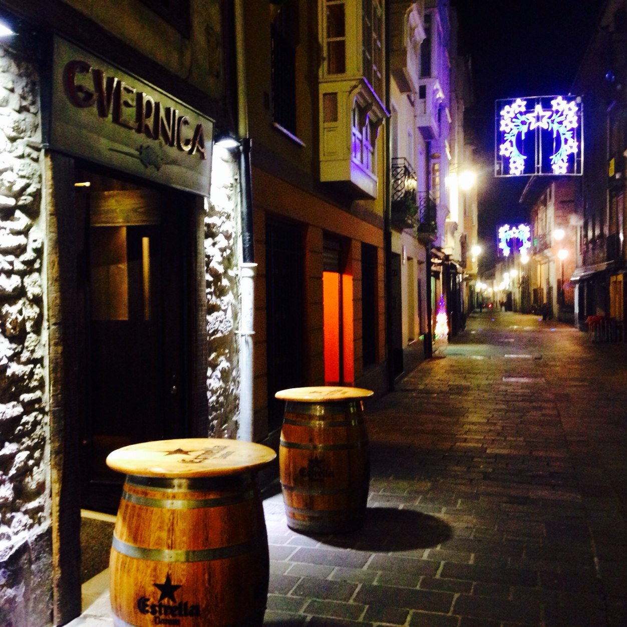 GuernicaGasteiz's profile picture. -DISFRUTA DE LAS CERVEZAS ARTESANALES LOCALES Y DE IMPORTACION-DISFRUTA LAS NOCHES DEL FIN DE SEMANA TOMANDO TU COPA ACOMPAÑAD@ DE BUENA MUSICA-