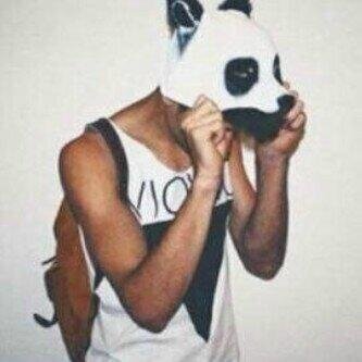ابي رحل عن الدنيا لأن الجنه تشبهه♡