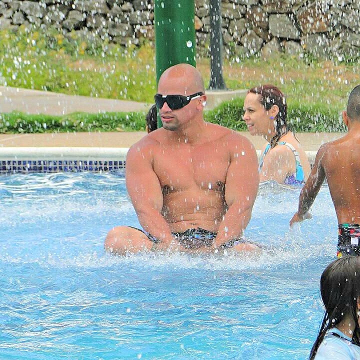 Apasionado por los Deportes, Fiel Admirador de @caroguillenTV y Papá de #LosAlex31 Instagram: @alefit7