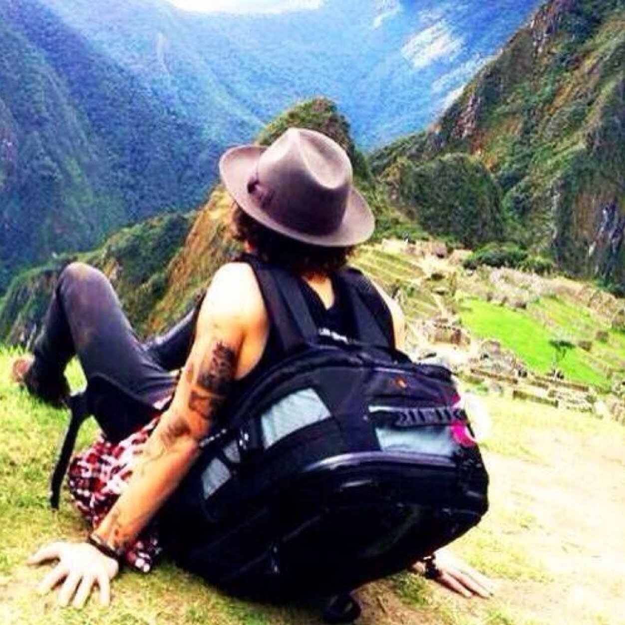 LockedDont's profile picture. I notify you if youre on Harry's timeline. I only follow people Harry follows, but i still love your cute little face