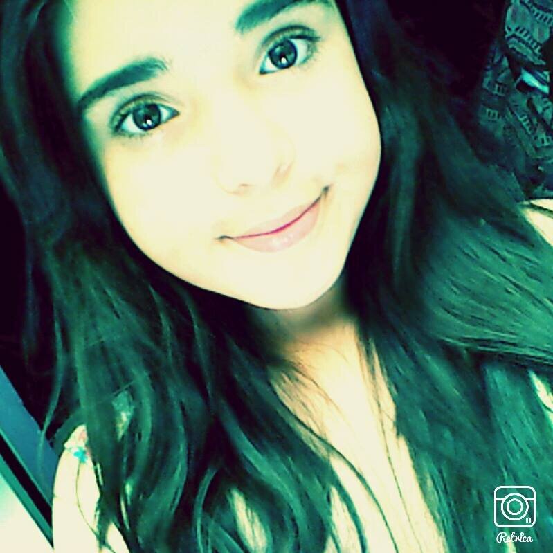 Soy Jimena y pues no me gustan las personas hipócritas,ni las prontas,ni  los hombres que piensan que todas las niñas estamos enamoradas de ellos :p en fin 3