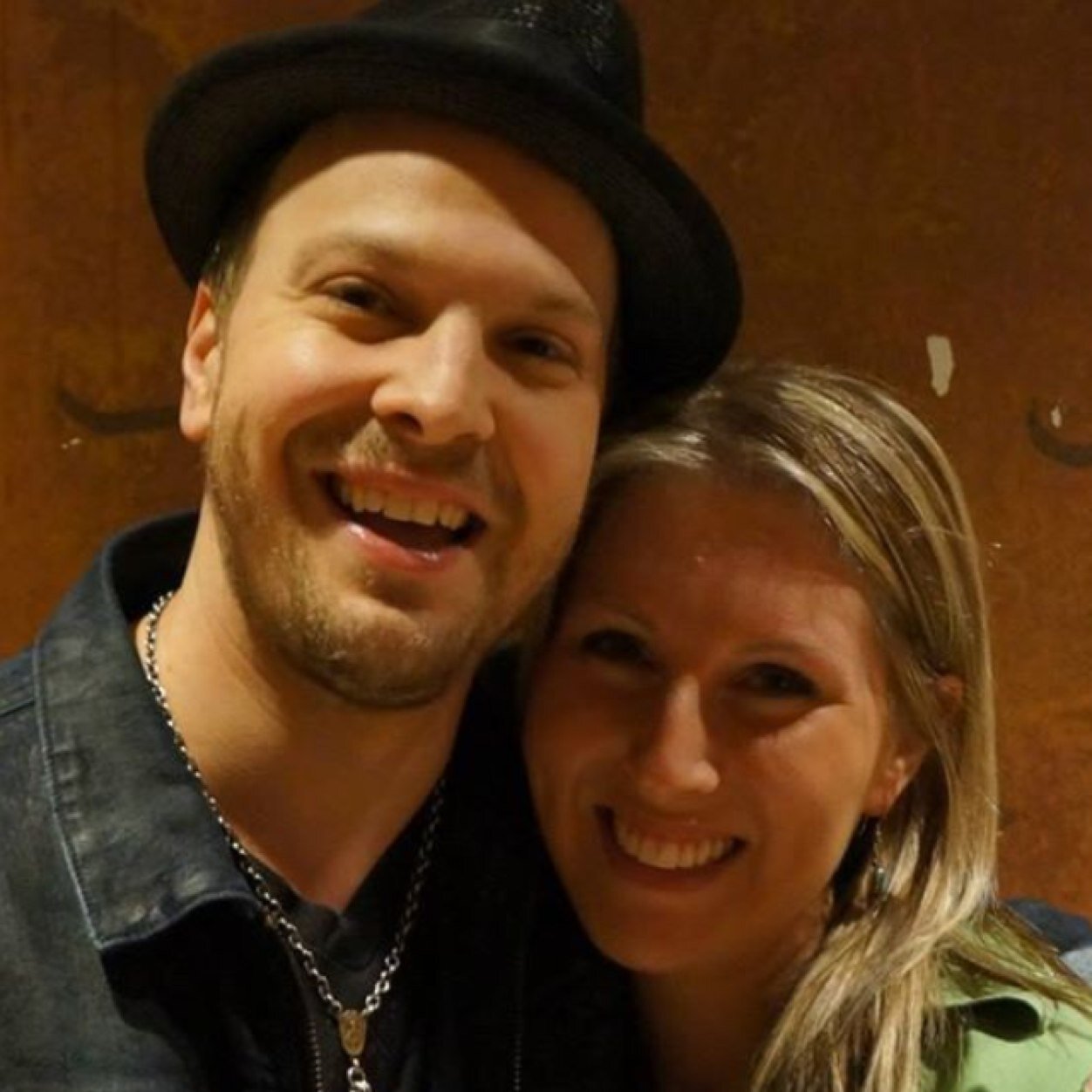 I'm Amanda from Texas, I love dogs and am a huge huge fan of Gavin DeGraw! He's just the best!! #GDGFan4Life