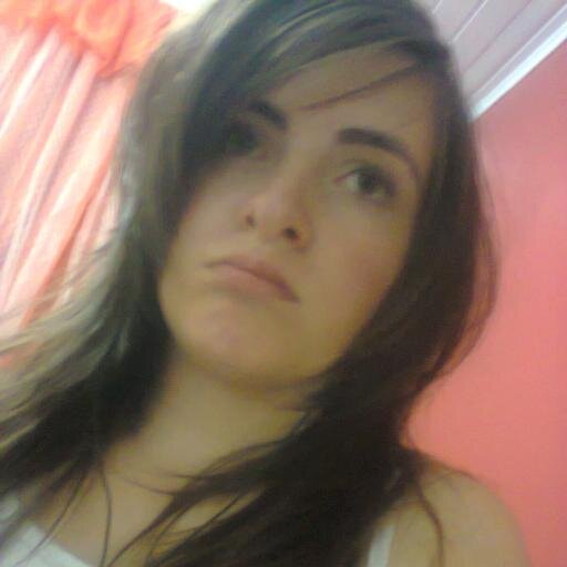 amo  animais   odeio  q  me   chamem  de   emo nao  sou eu sou fron uk bem diferente