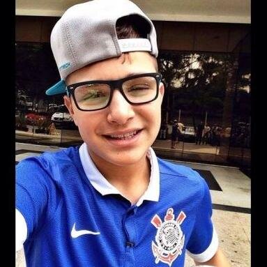 gosto mt de estudar, de brincaar e sou mega fã do meo muso mc gui