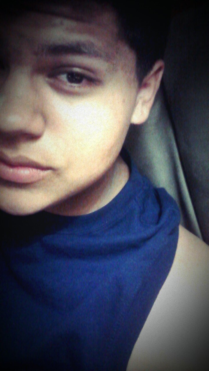 garrettmagana's profile picture. swangin and bangin with eyes closed shut-