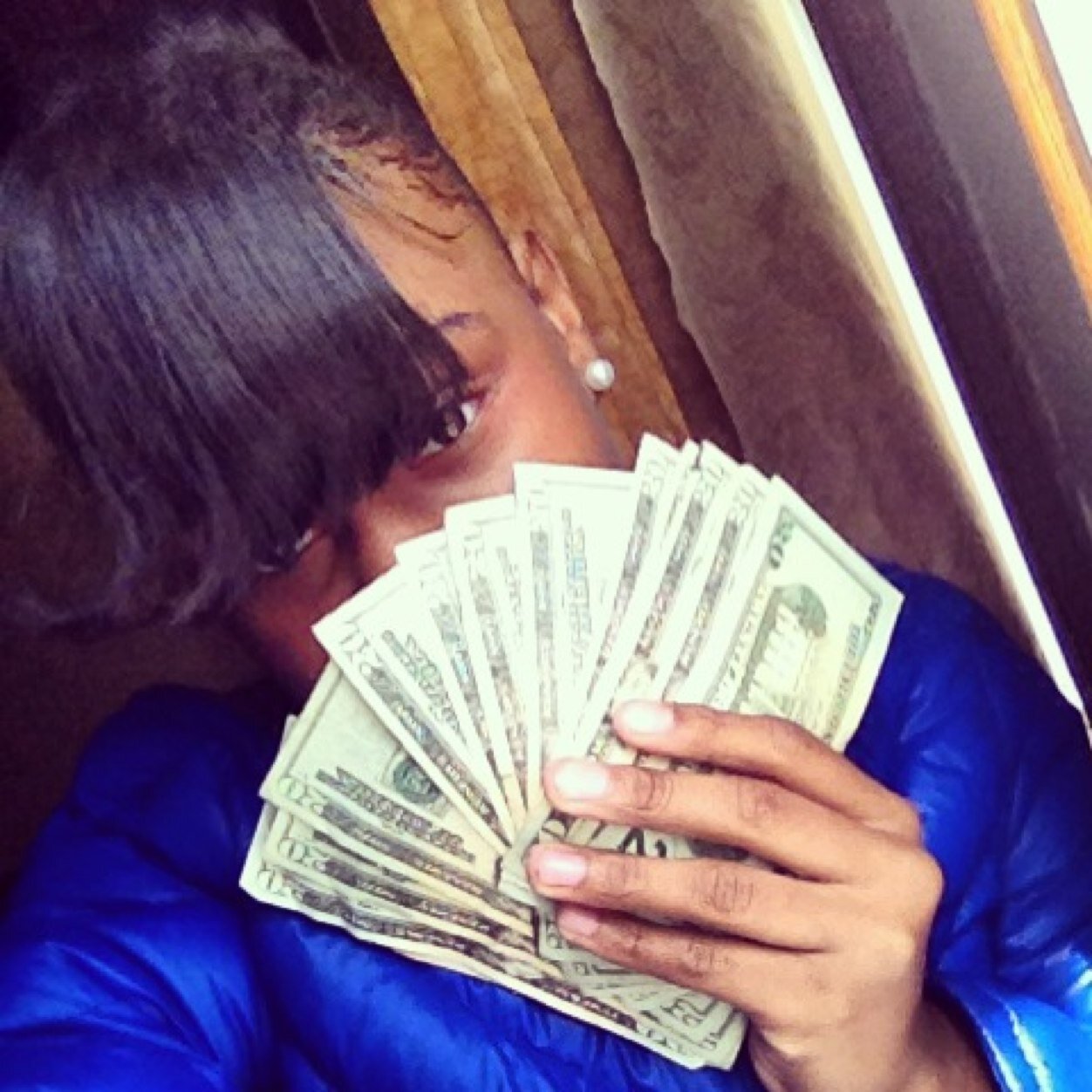 . Fuck a bio , yu bitches like to stare & talkanyway so follow me