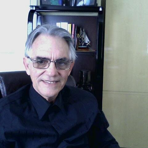 Escritor y periodista. Editor de Palabra Abierta. Creador de la serie de ficción narrativa Crónicas Marjianas. Miembro del PEN Club Cubano en el Exilio...