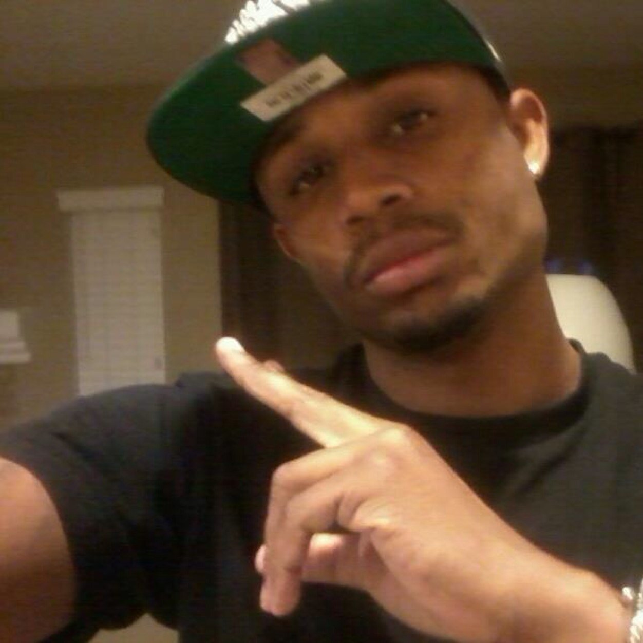 I like money, cars, and beautiful women • Gemini • I tweet real shit • @rollsmokechoke_ 2.14.14