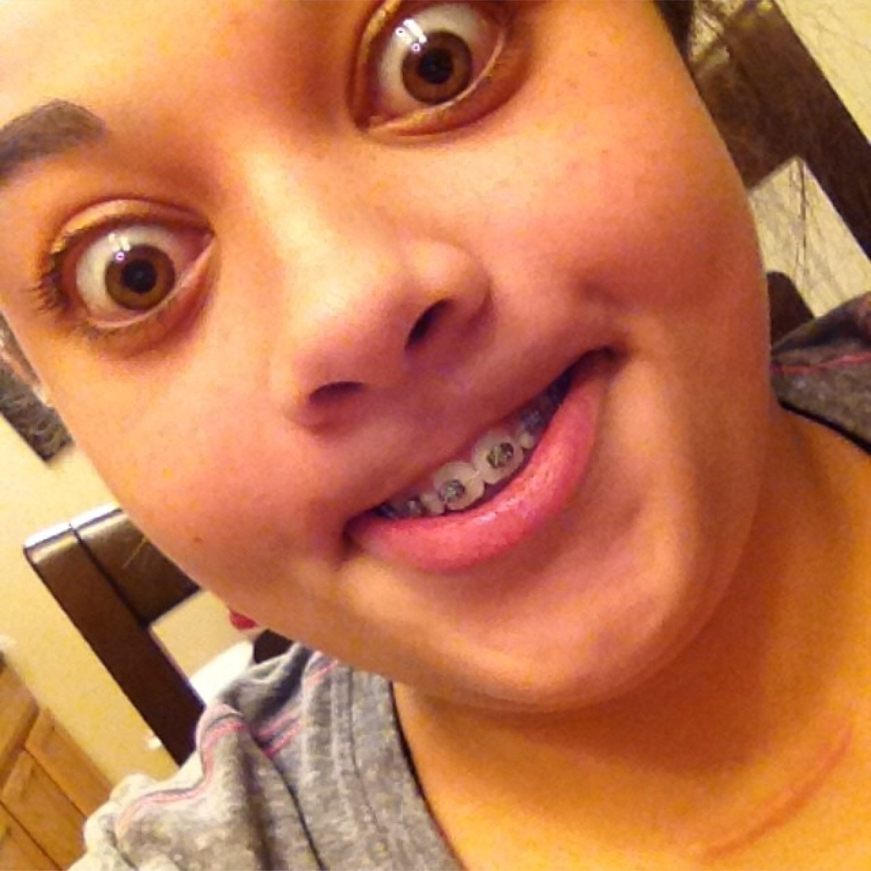 Old twitter got hacked... Follow me on this one!!! @ALYSSAA292 is a fake acc