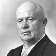 Je suis secrétaire du Parti Communiste de l'Union des Républiques Socialistes Soviétiques. Je suis né le 15 avril 1894 et mort le 11 septembre 1971.