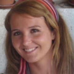 María Pineda Lázaro es licenciada en Periodismo por la Universidad de Navarra (2000-2004).