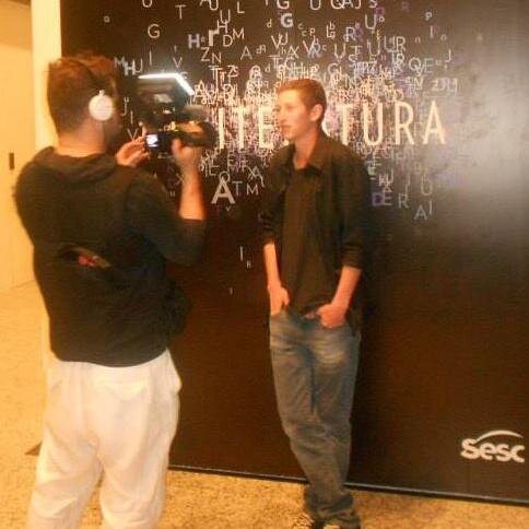 WhirondeCamargo's profile picture. Aprendiz de Poeta buscando a pedra filosofal da palavra lapidando e sendo lapidado. Pedra bruta em busca de ser pedra polida.