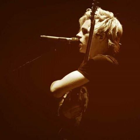 this is my new twitter, follow me    @officialR5
