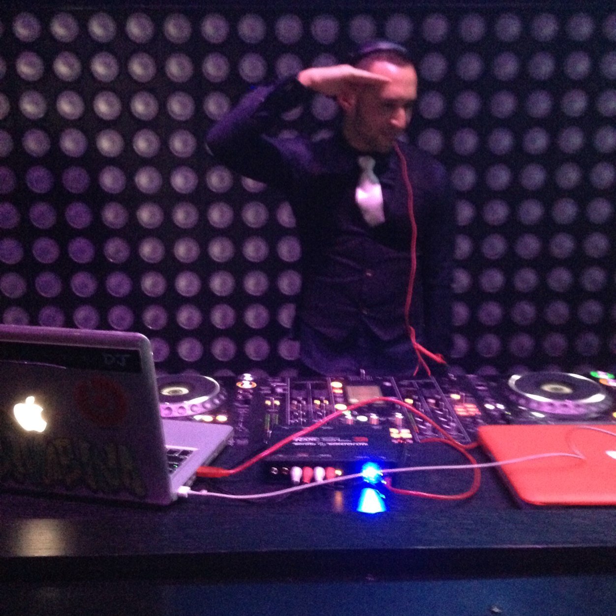 Born to be a dj and destined for greatness! I am Italian-venezuelan, born in Munich, grew up in Venezuela and lives in Beijing! dj from 12 years old !!