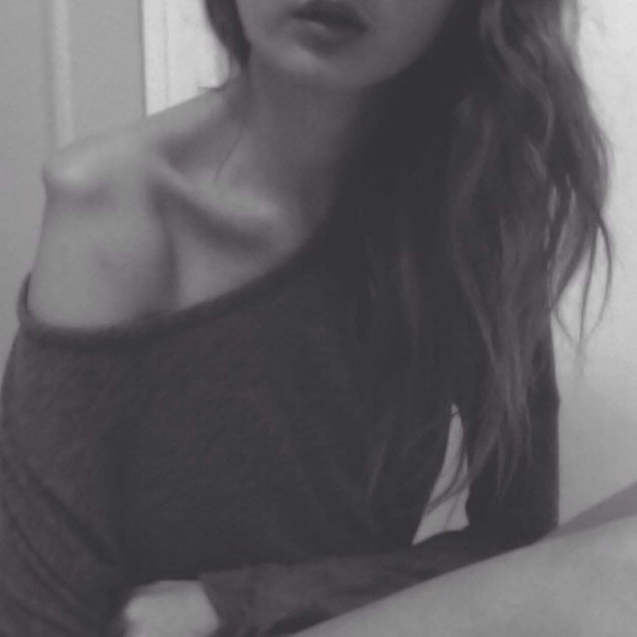❀daisies in her hair and demons in her head❀ suicidal & self harm