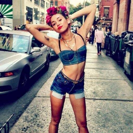 #miley cyrus #One Direction #5 seconds of summer mis idolos suigeme y te suigo:D