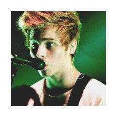 free follow! please follow @lvckyniall instead :)