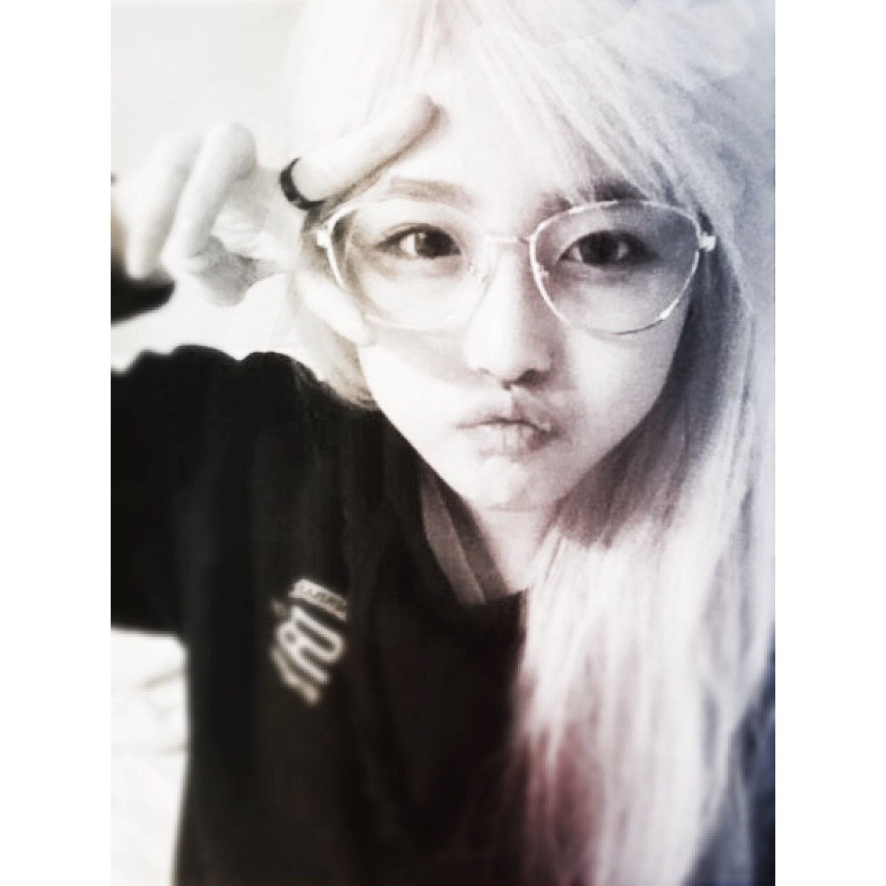 〔 ☓ — “ I wish I was famous, and I wish I was a star. Not the kind of bitches you see driving fancy cars. ”┊@paperheartsrp。〕