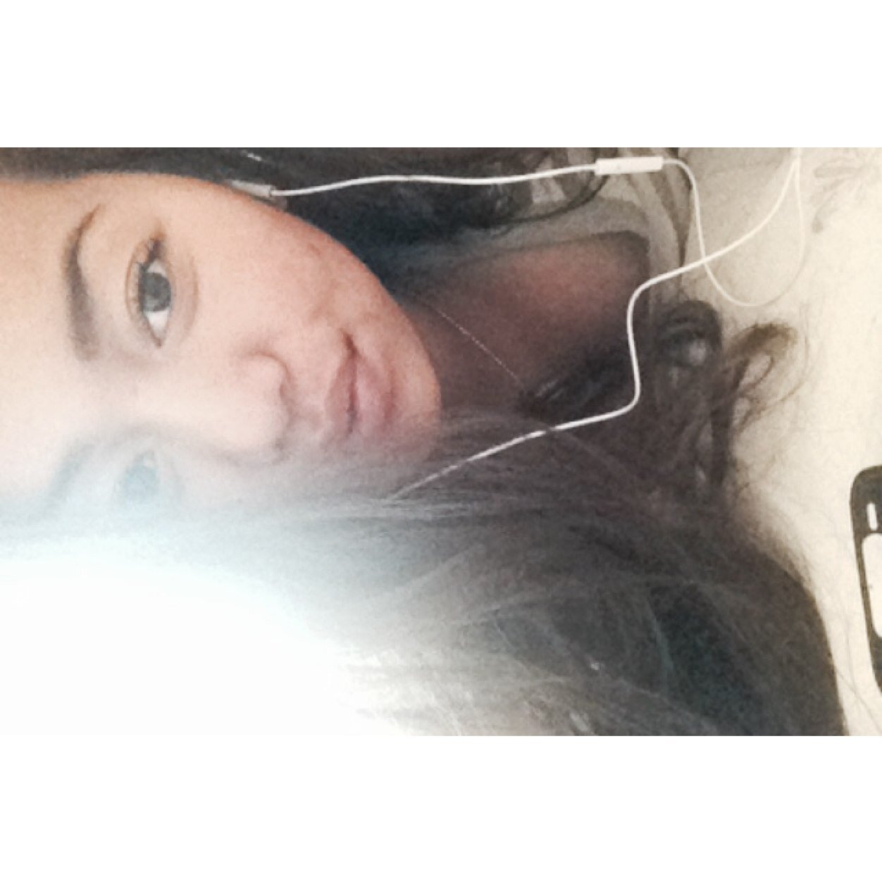 ayeelinna's profile picture. Fuck you.