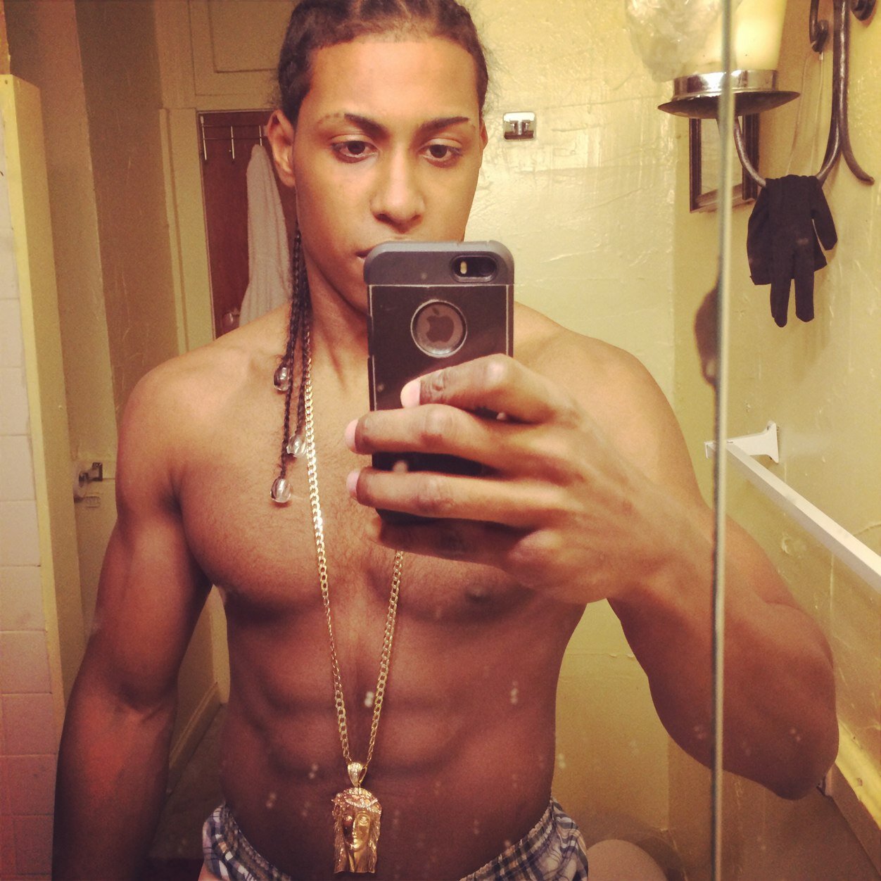 Itz Ya Famous Boy Tito from Boston currently single holl@