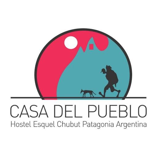 Casa del Pueblo está ubicado en el centro de la cuidad de Esquel, en la calle San Martín 661, allí encontraras un lugar con la libertad que te da sentirte como