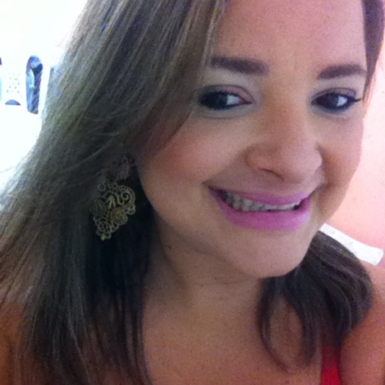 Viver e não Ter a vergonhar de SeR FeLiZ!
:p
