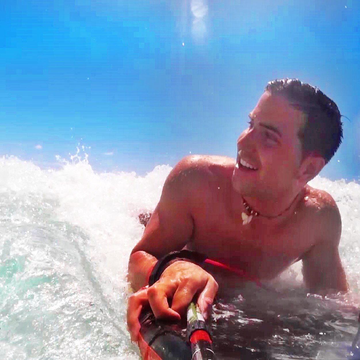 Cordobés loco por el snowboard y wakeboard. Ingeniero. Amante del deporte y disfrutando de los placeres de la vida