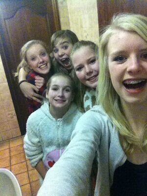 klas 1C.   love my friends