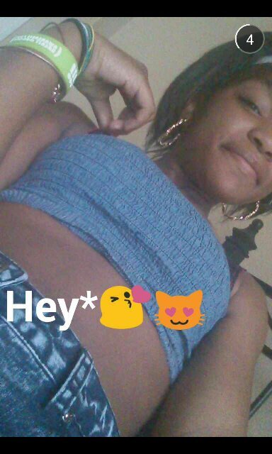 Ayeee.. wass up pll.!!! follow me i follow an thas all needs ta no ( D.M) Me 3