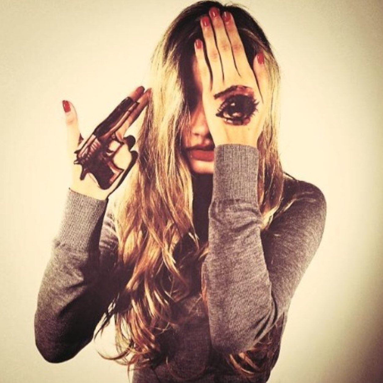 im that girl everyone thinks is ok, this is a side to my life only my followers see