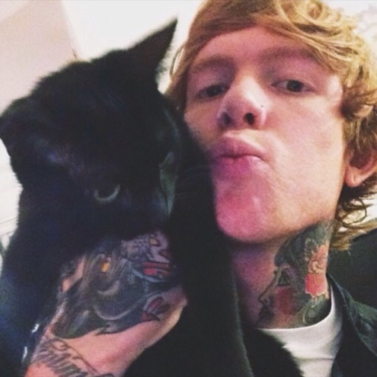 SuicideSamyy's profile picture. I LOVE OMAM, PTV, SWS, ATL, MAYDAY PARADE, 5SOS, IF YOU READ THIS WRITE 'I SUCK CASHBY'