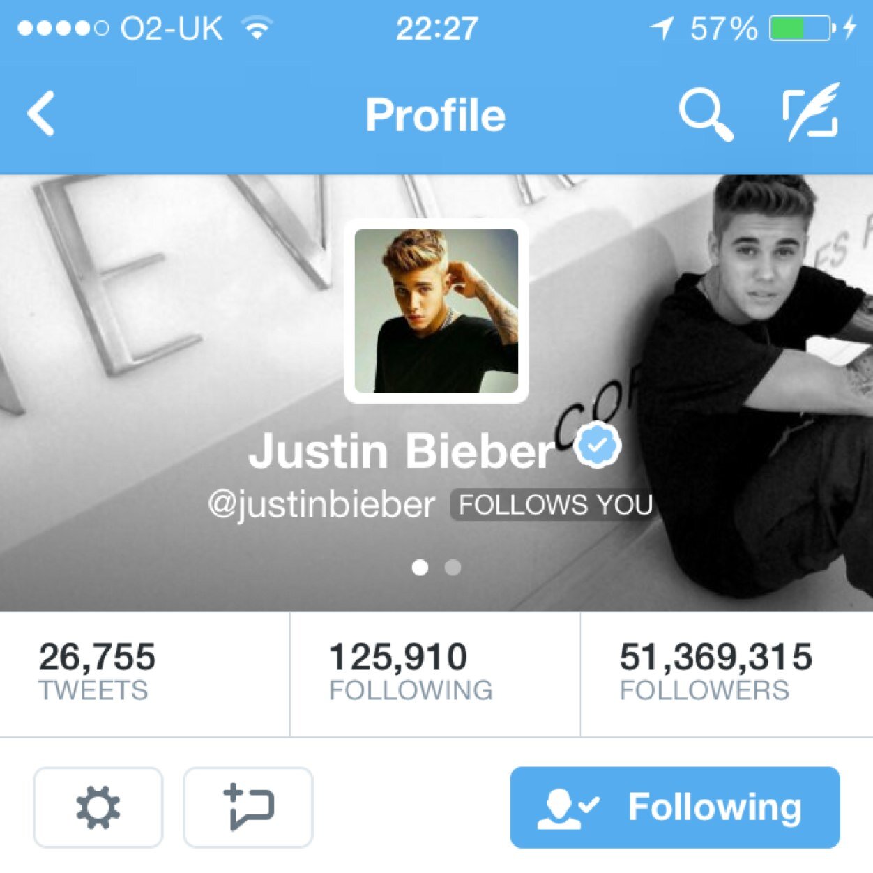 JUSTIN BIEBER FOLLOWS ME I LOVE HIM SO MUCH HES THE BEST IDOL IN THE WORLD