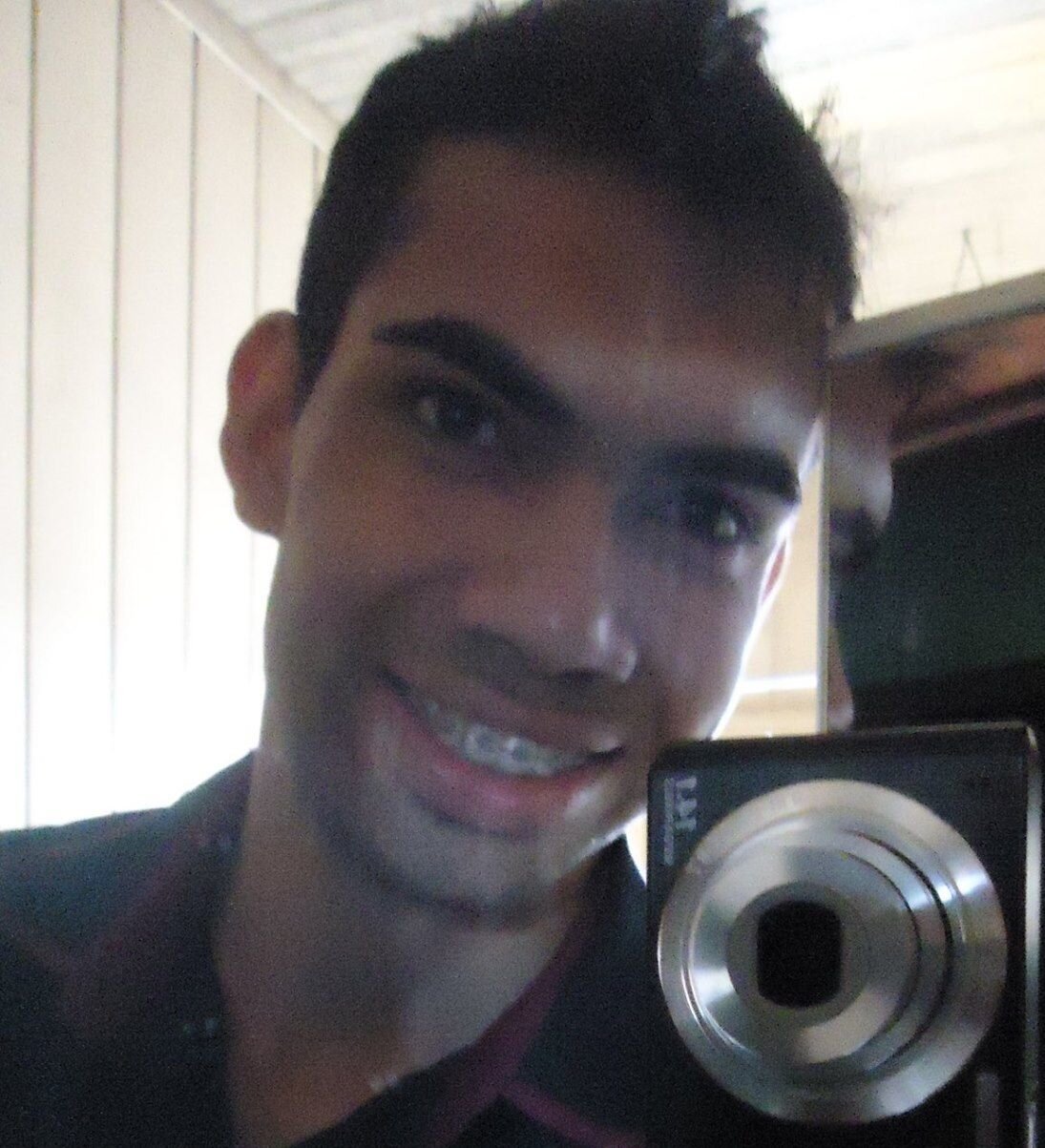 Seja sempre a primeira versão de você mesmo, ao invés de ser a segunda versão de qualquer outra pessoa....