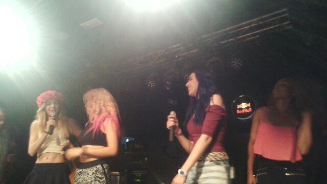 Cuenta de apoyo NO OFICIAL a Sweet California [Alba Sonia y Rocio]