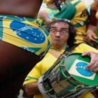 Sou louco porque ivo em um mundo que não merece minha lucidez.Sigo de volta  indico!!!