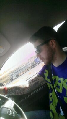 American dude. Beards, tattoos, pizza, beer, bacon, more pizza, and women. Some people like me. Self-proclaimed dude.