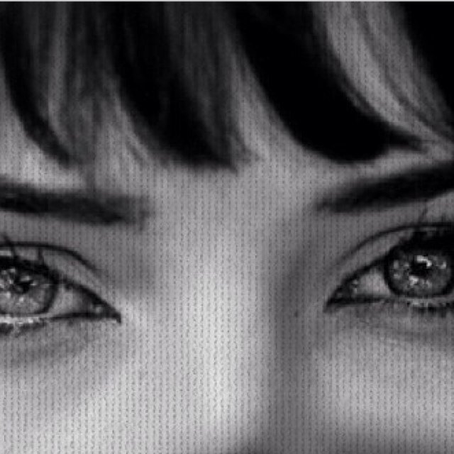 فتاه عشرينيه تتأمل الجميل في حياتها رغم يأسها♣