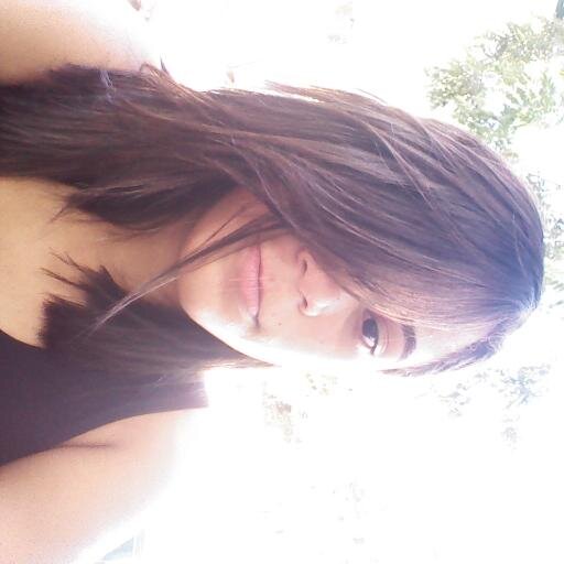 larissamoura48's profile picture. 