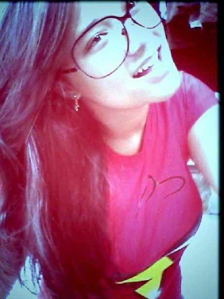 Eu gosto de olhos q sorriem de gestos q se desculpam de toques q sabem conversar e de silencios q se declaram.