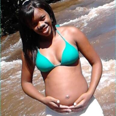 ' 18 anos,capricorniana, flamenguista , casada [..] Não confunda. Sou legal, não idiota. Sou engraçada, não palhaça.