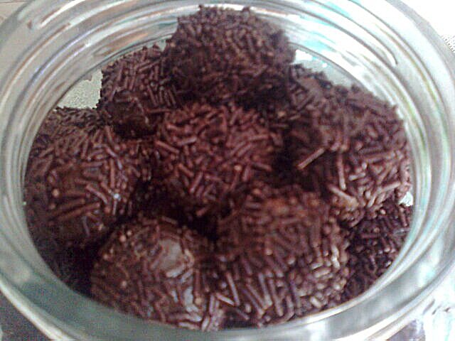 (BORING) kue Basah, cOkelat, & keRING. Cocok untuk cemilan, disajikan pd saat lebaran, acara keluarga, arisan,dll. Minat ? Mention/DM. FREE ONGKIR MAKASSAR :D