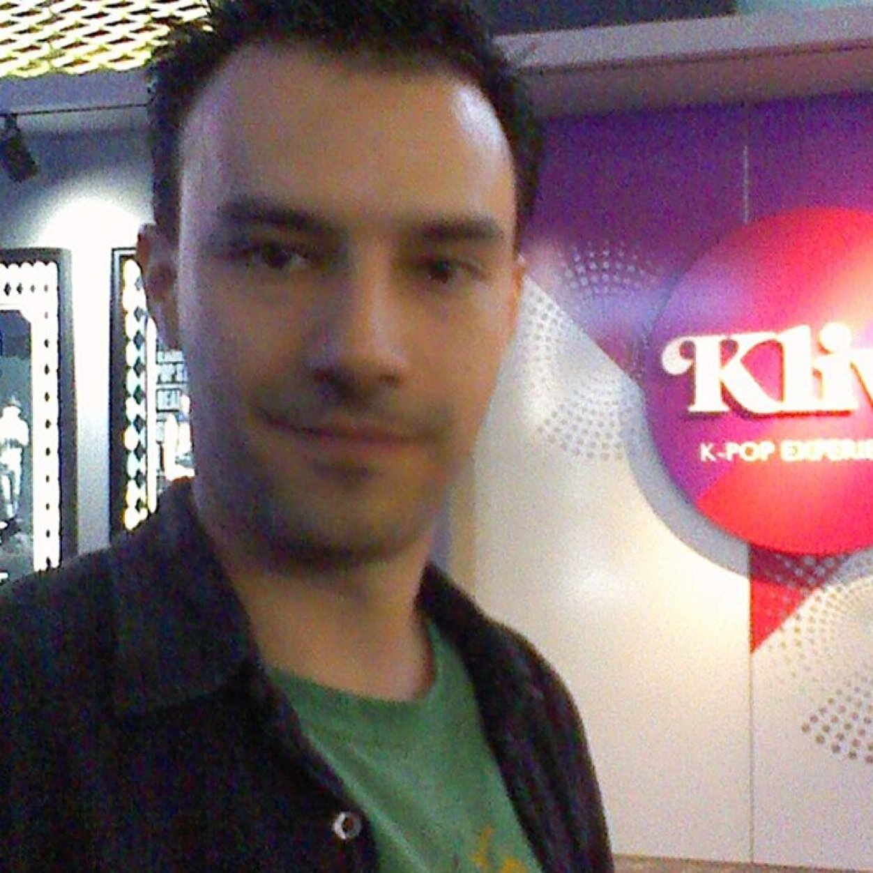Me llamo Arturo Rosas y tengo 30 años entusiasta del automovilismo  fan de Laura G, Anahi y el Recodo me fascinan los animales busco amigas y amigos.